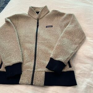Patagonia sweatshirt. Full zip. Size small. Beige tones with navy trim
